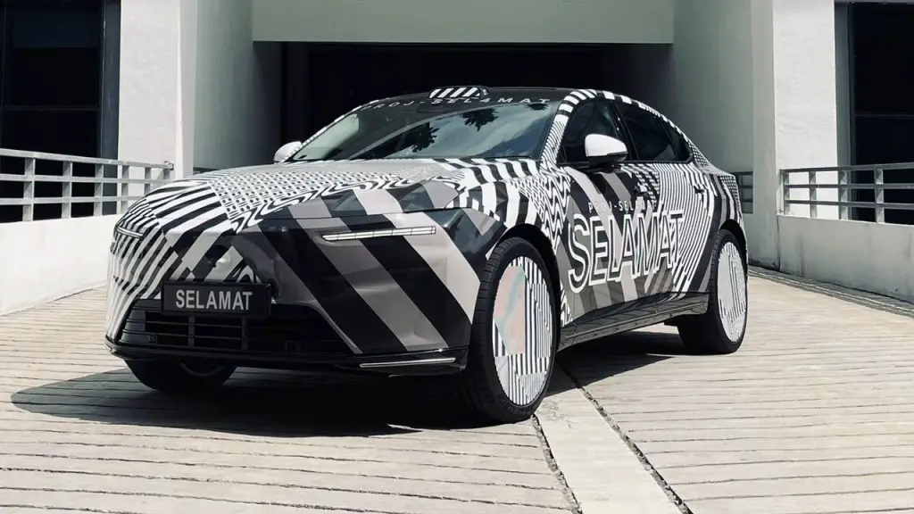 Volvo's SELAMAT campaign was introduced through a teaser activation featuring an ES90 wrapped in a specially designed ‘SELAMAT’ livery, supported by digital and outdoor elements across Kuala Lumpur.