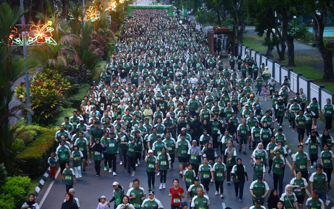 Thousands of participants from Sarawak’s multi-ethnic communities enjoying their fun run with families at the MILO® Malaysia Breakfast Day, which celebrated healthier breakfast habits and active living.